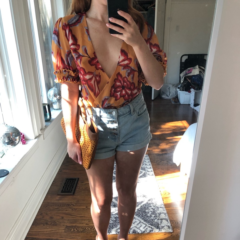 🌱NWOT House of Harlow Blouse